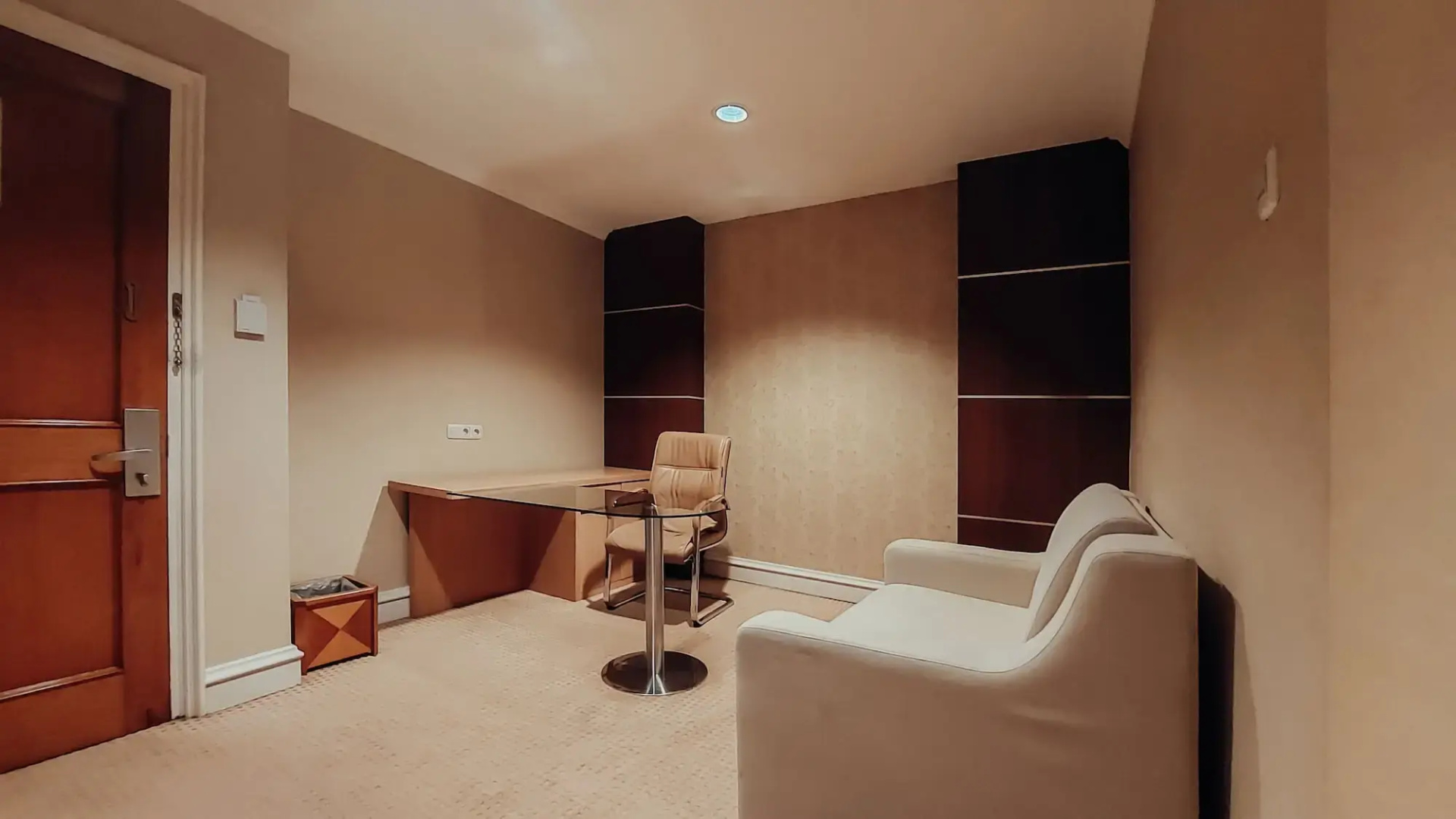 Surabaya Suites Hotel Powered by Archipelago