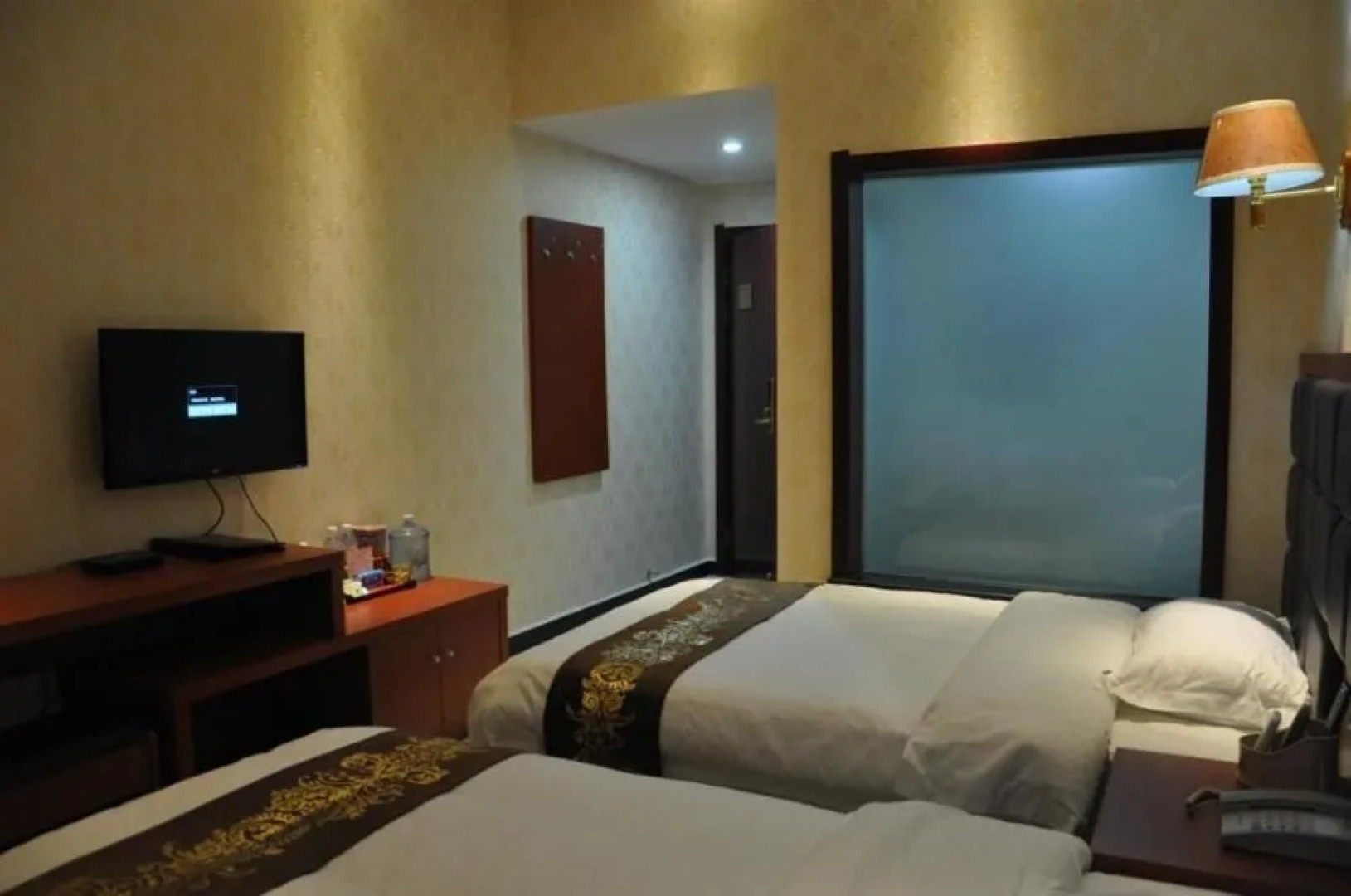 Yichuan Longsheng Business Hotel