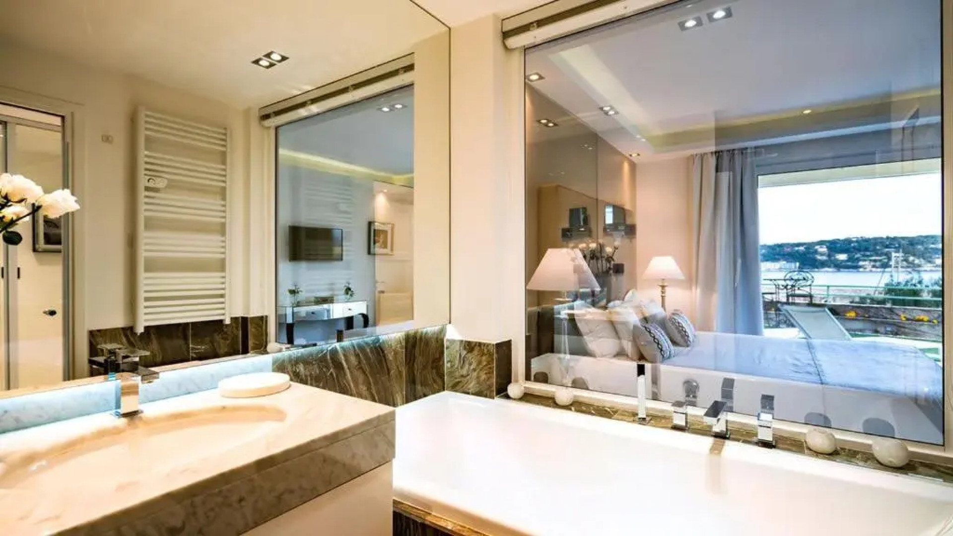 Deluxe apartment Villefranche Sea view front Terrace 230m2 with Jacuzzi