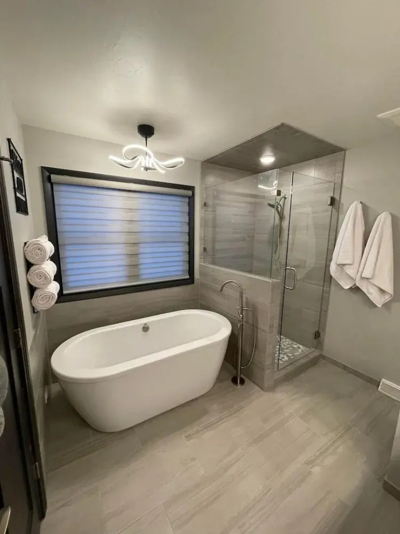 Freshly Updated Lake Michigan Home With Pool