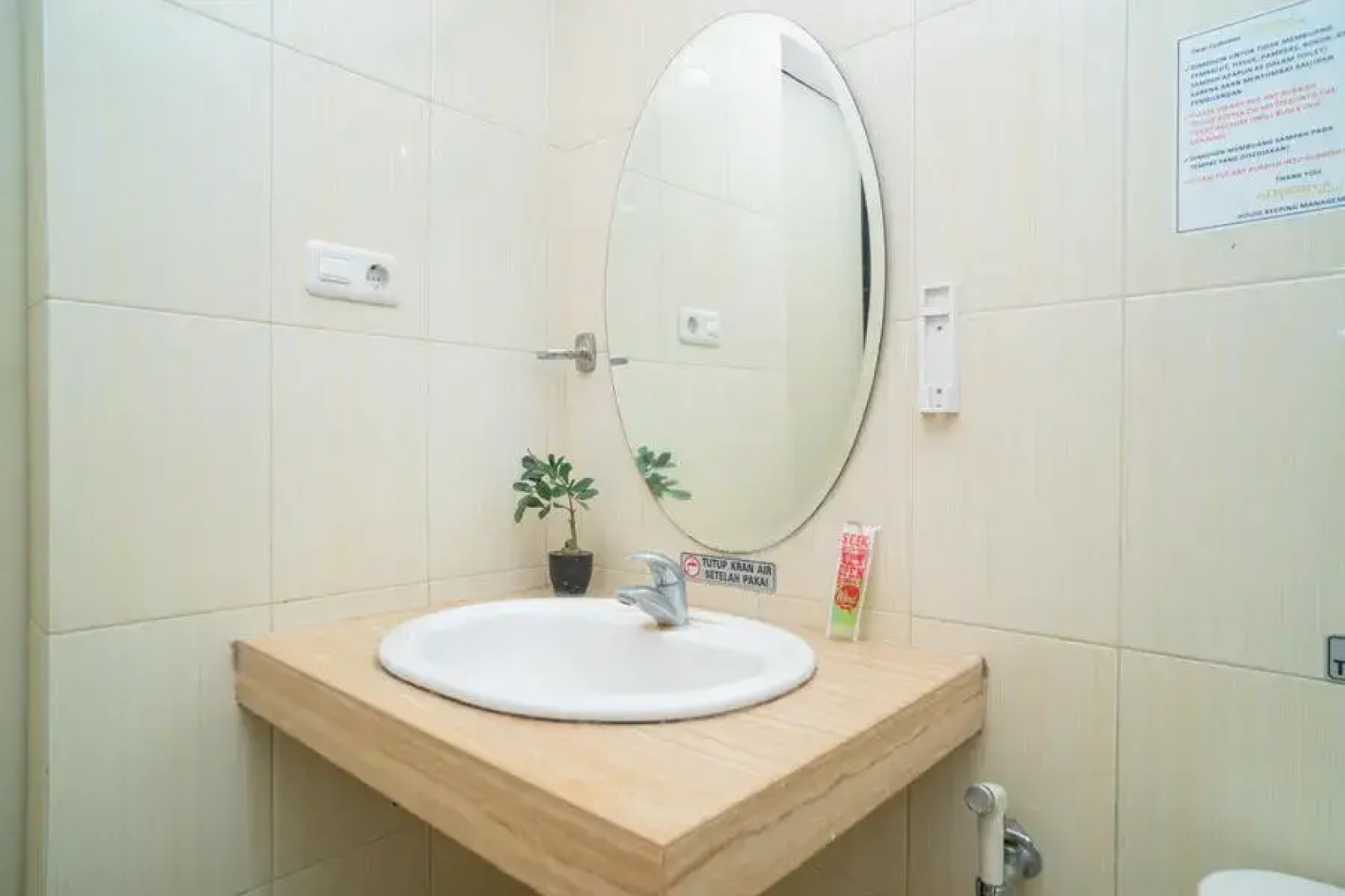 RedDoorz Plus near Simpang Tiga Tritayasa Cilegon
