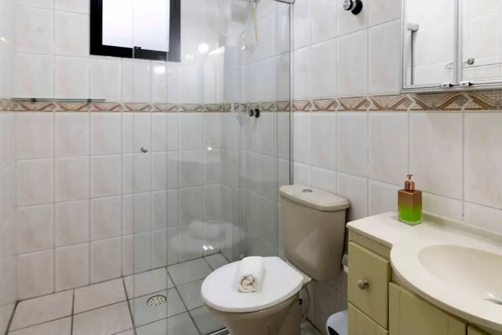 Apto com Excelente Localiza o a 50m da Praia