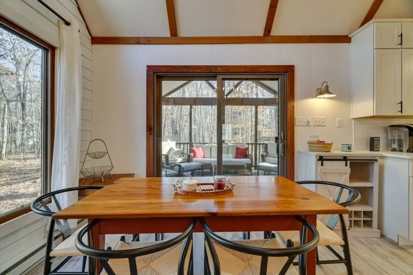 Peaceful Pocono Lake Cabin: Walk to Pine Lake!