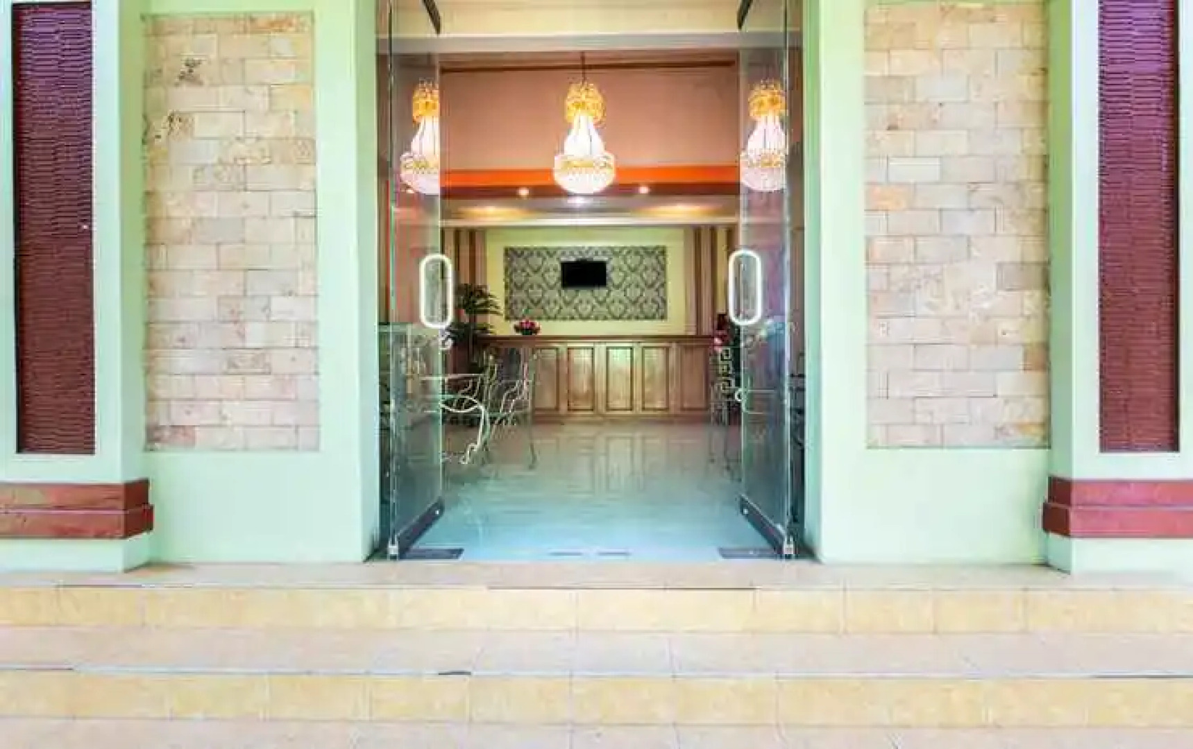 OYO 3452 Esemka Hotel Residences Syariah