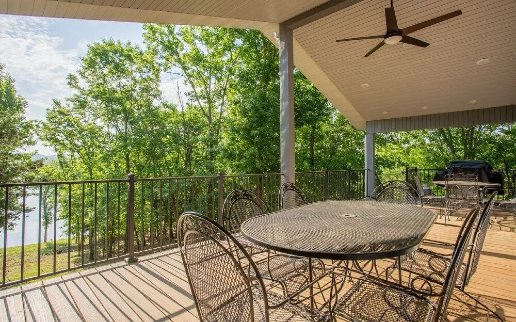 Happy Hideaway 4 Bedroom Home by RedAwning