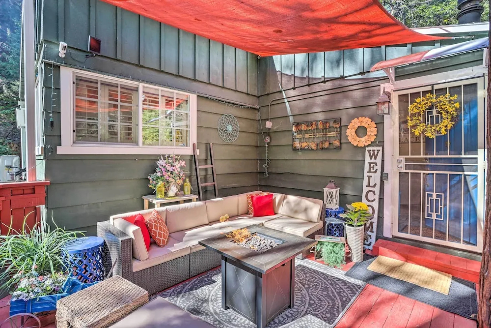 1 Mi to Lake Gregory: Boho Crestline Cabin