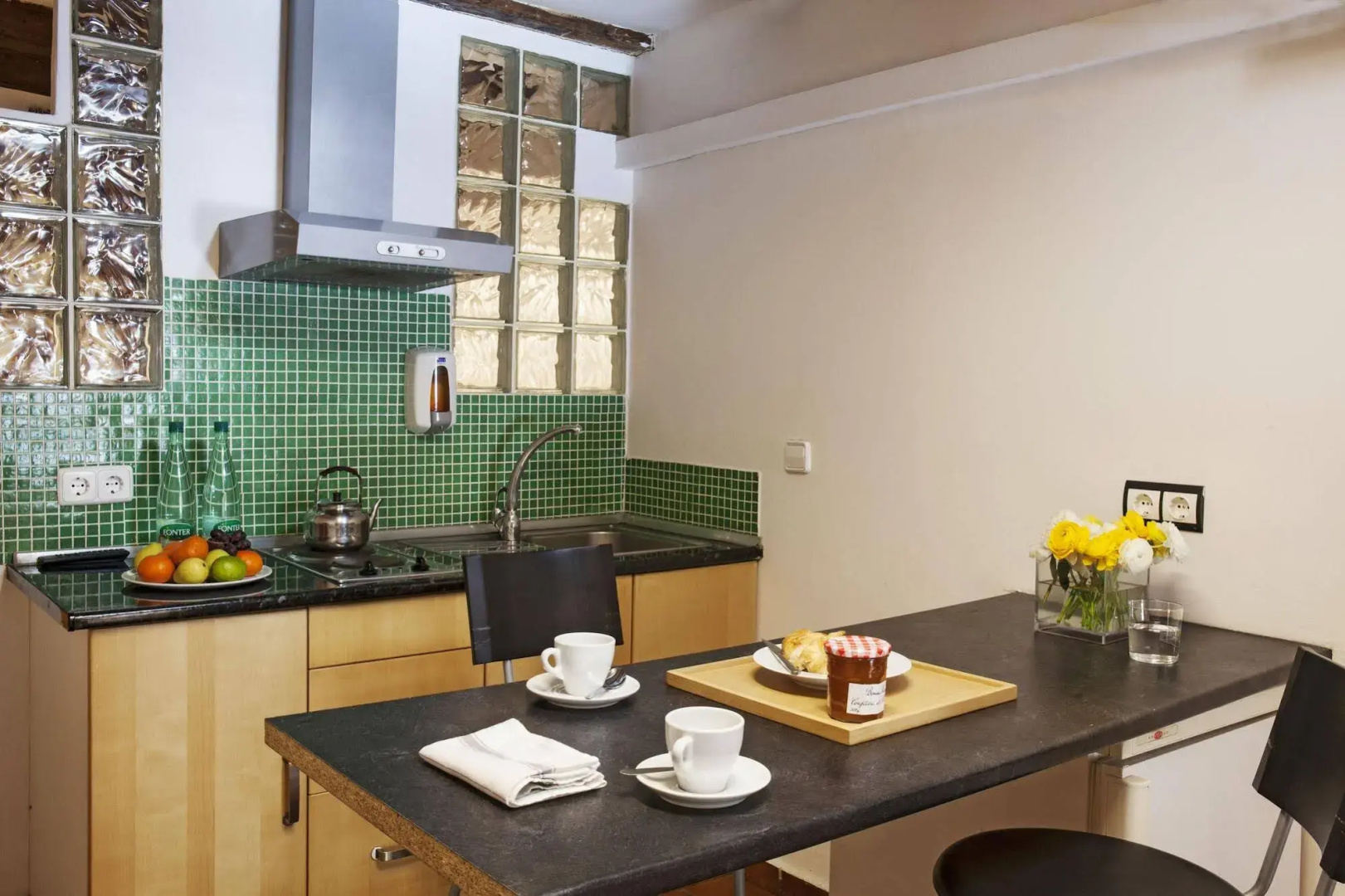 AinB Las Ramblas-Guardia Apartments