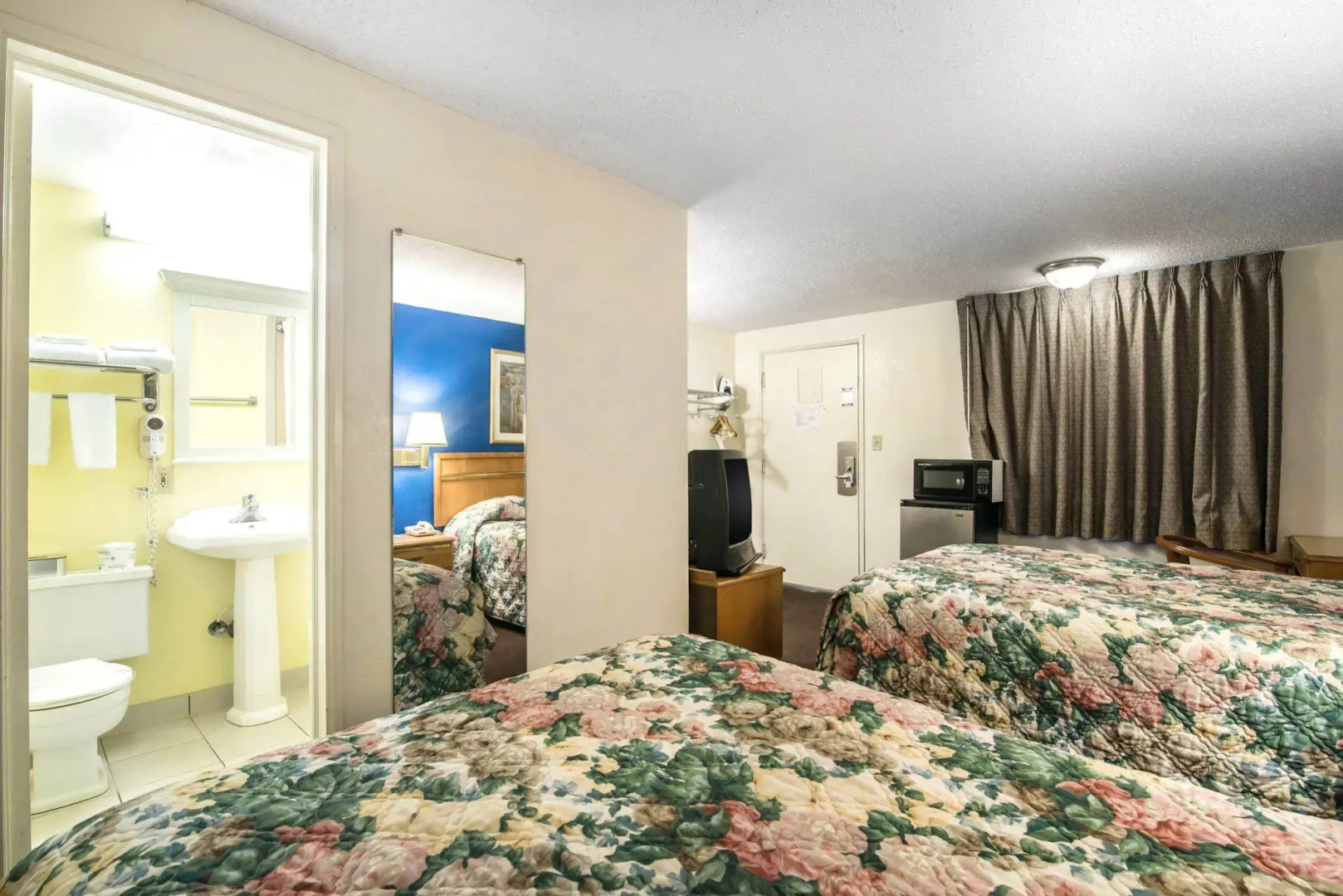 Rodeway Inn & Suites Ithaca South