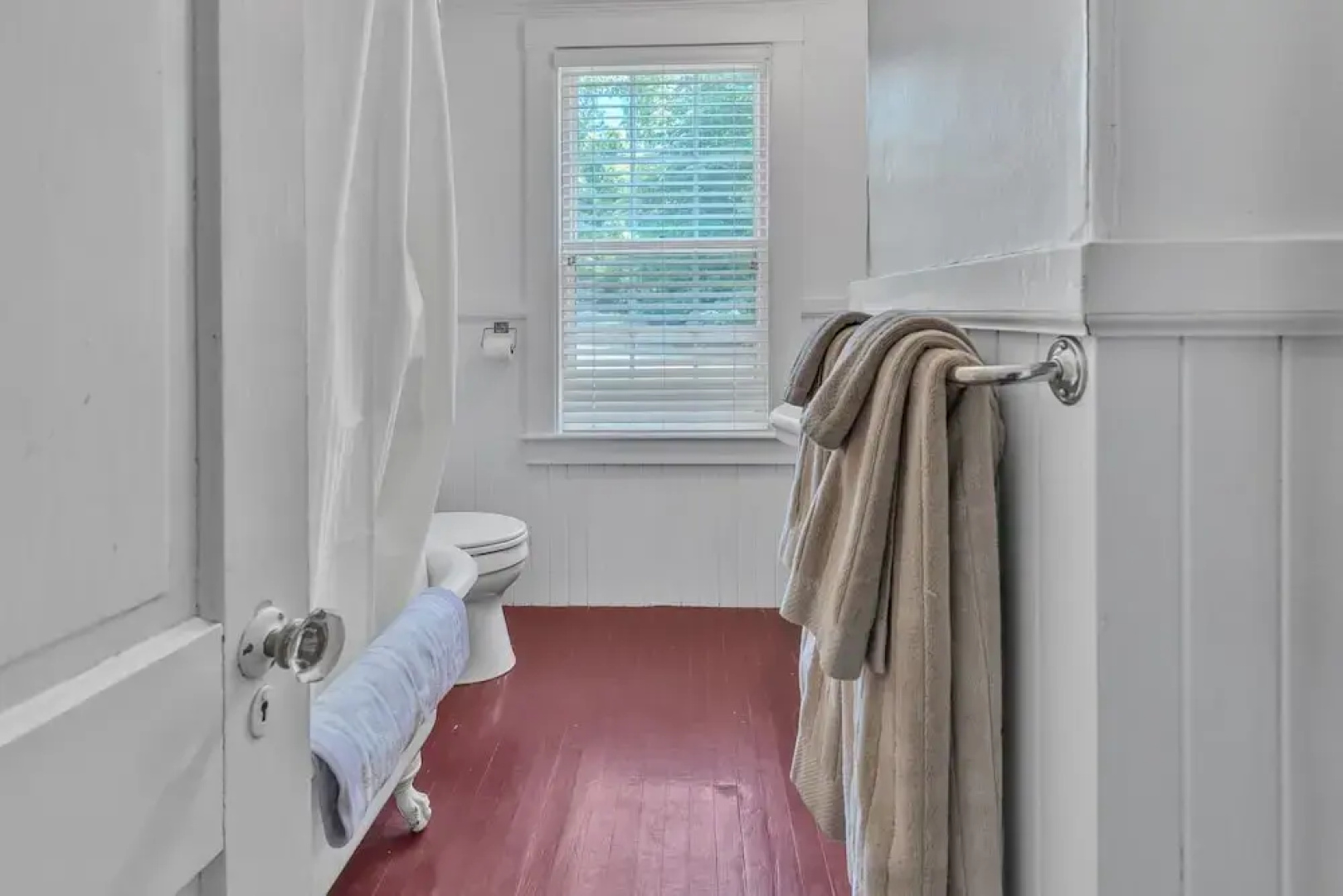 Rustic Farmhouse 4 Bedroom Home by RedAwning