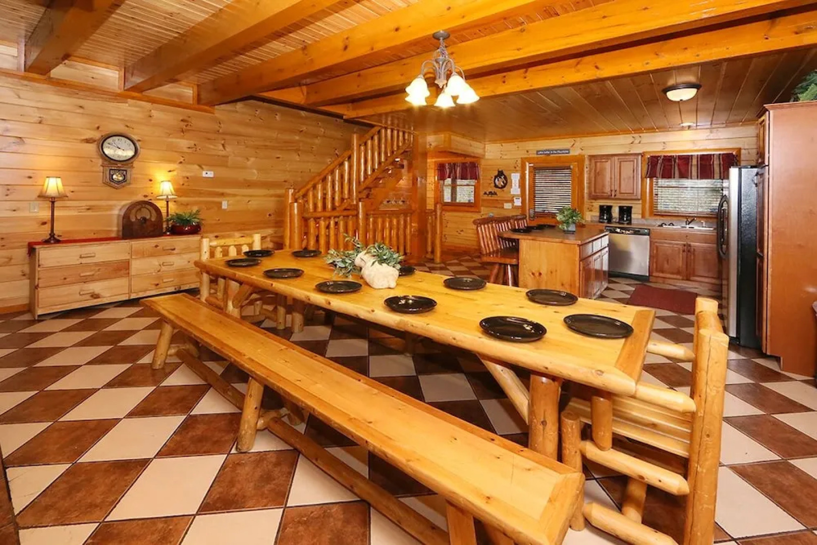 Mountain Movie Inn - Six Bedroom Cabin