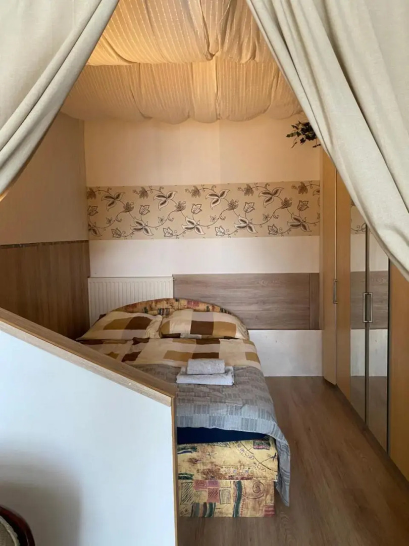 Viktria Vzparti Medencs Apartman