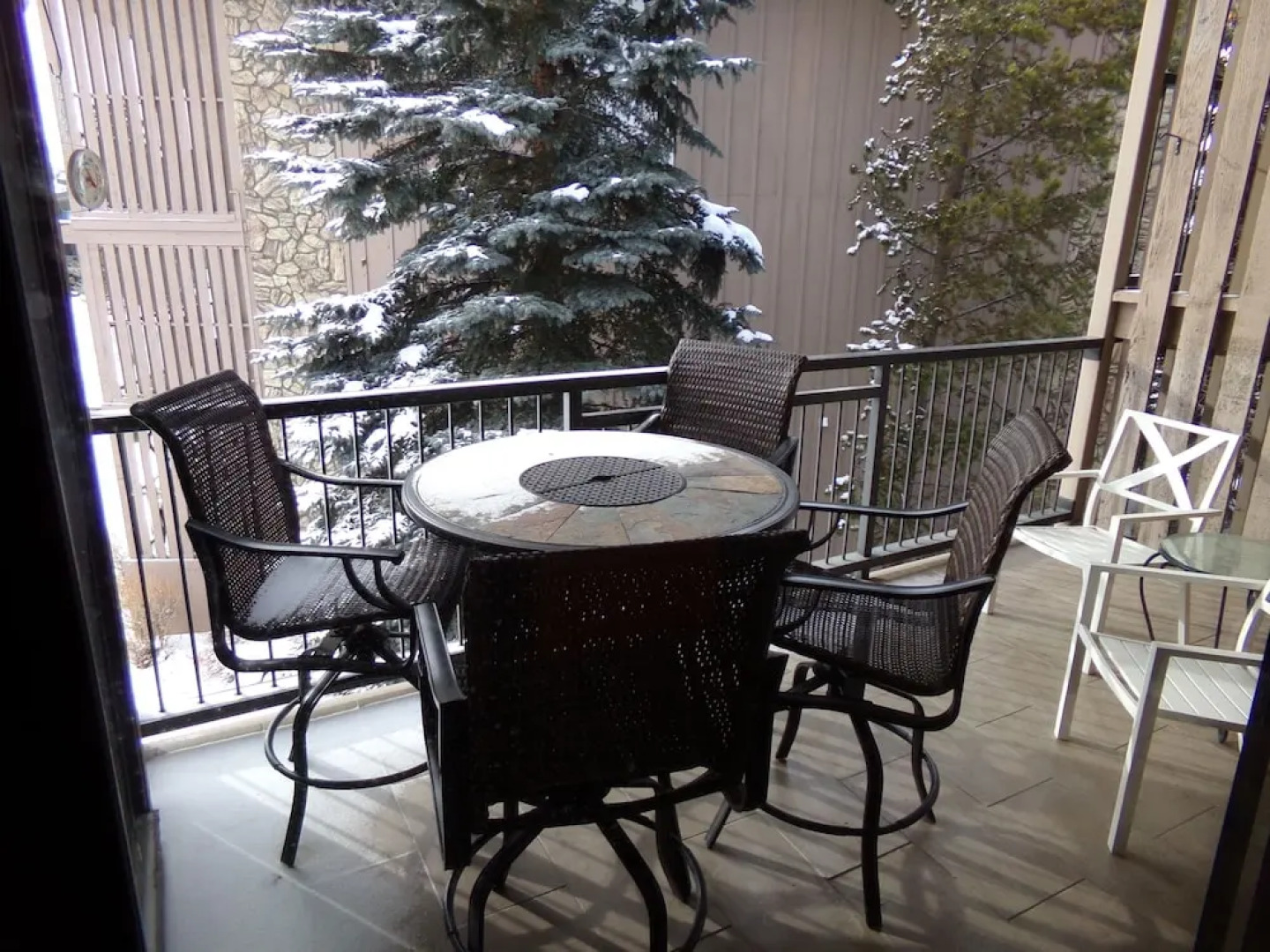 Lake Cliffe 2 Bed 2 Bath Views - 2 Br condo by RedAwning