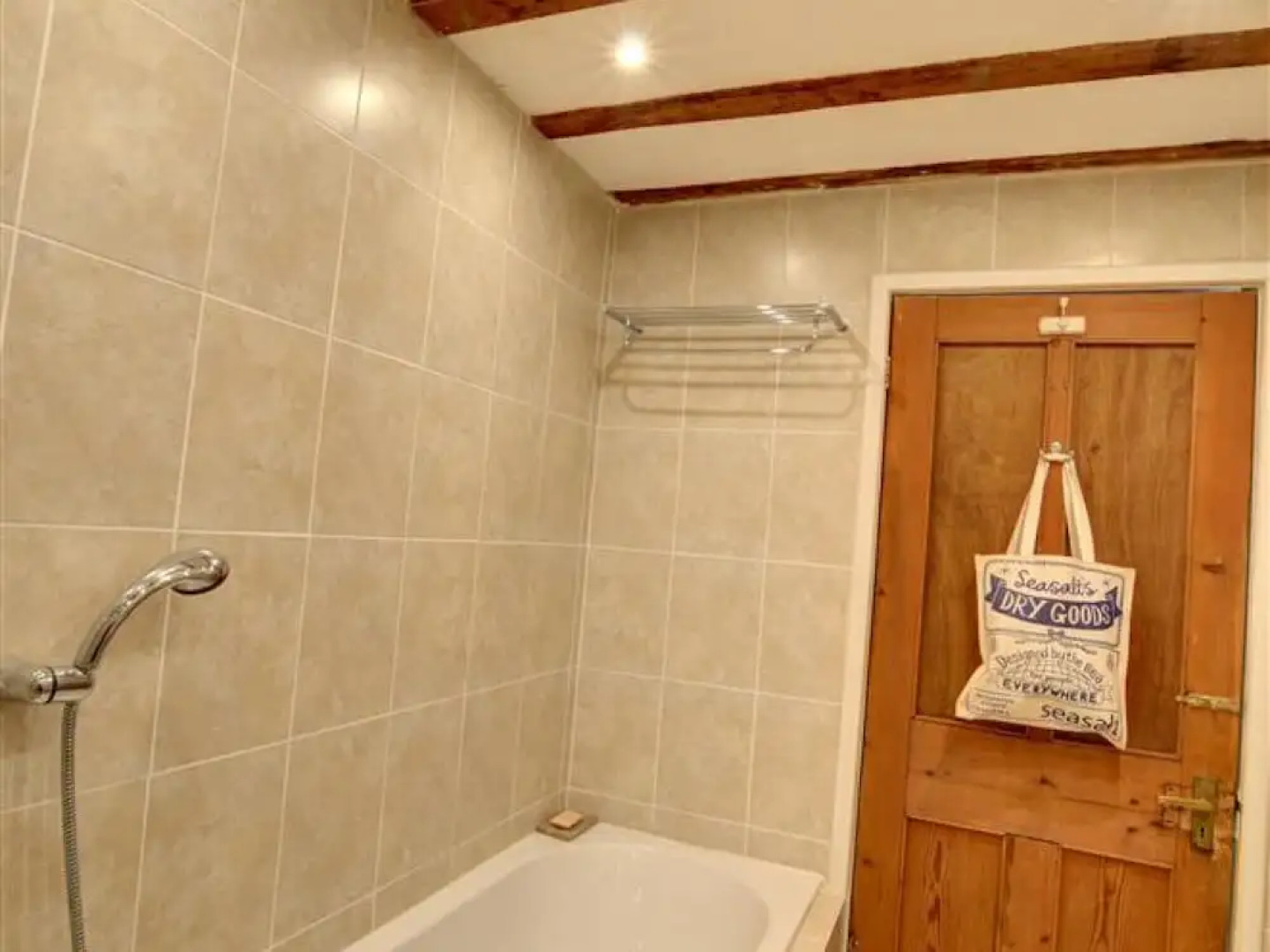 Converted Barn With Excellent Wooden Beams, High Ceiling and a Cosy Terrace