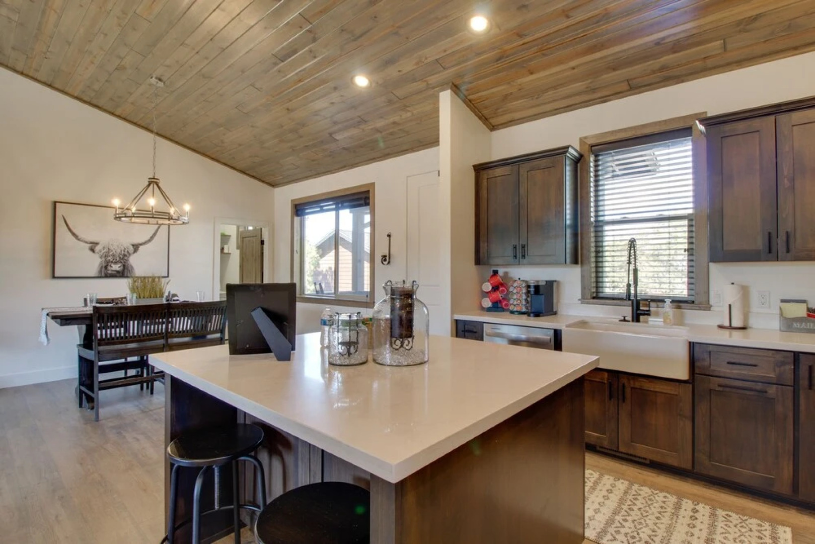 Show Low Cabin w/ Deck, Near Golfing & Hiking!