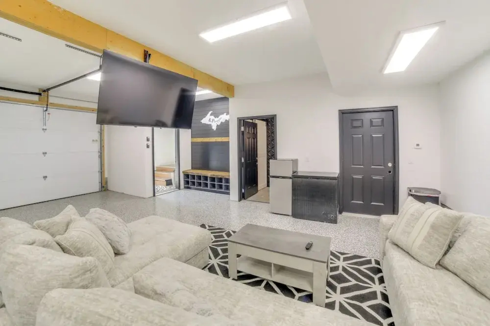 Walk to Waterfront: Michigan Retreat w/ Game Room