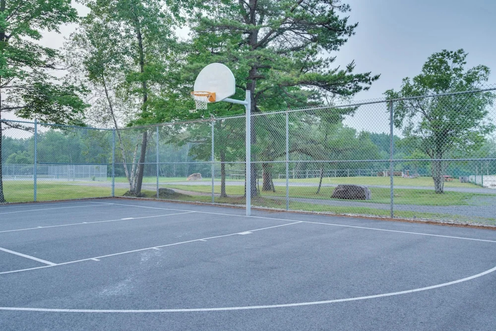 7 Mi to Big Boulder Mtn: Poconos Chalet w/ Hot Tub