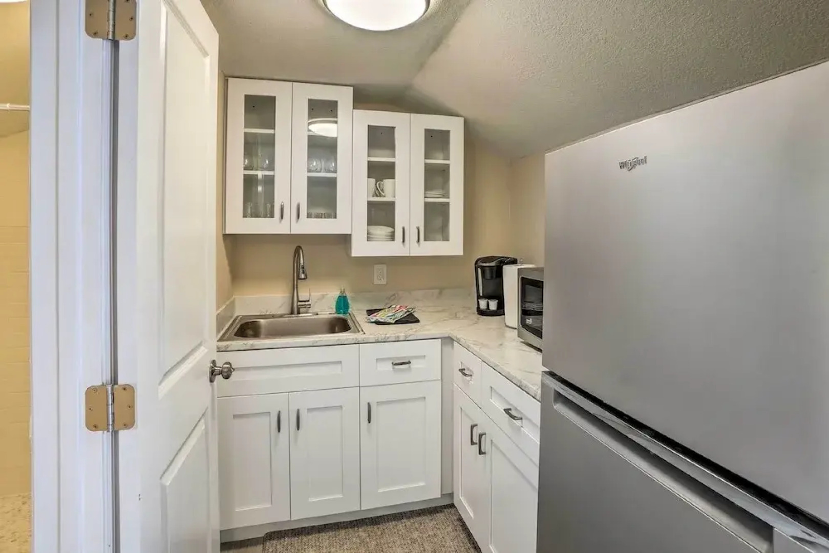 Tropical Palm Harbor Studio: Walk to Gulf!