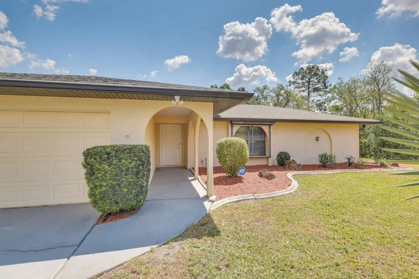 Saltwater Pool & Lanai: Lehigh Acres Escape!