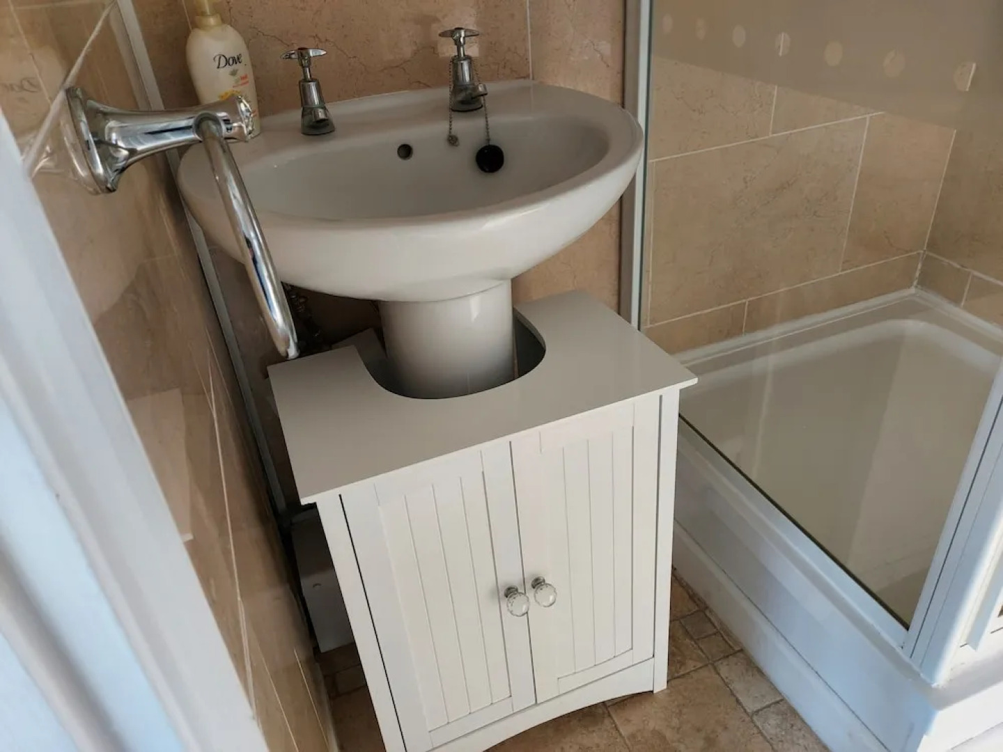 1st Floor Hillview 2 Bedroomed Central Location