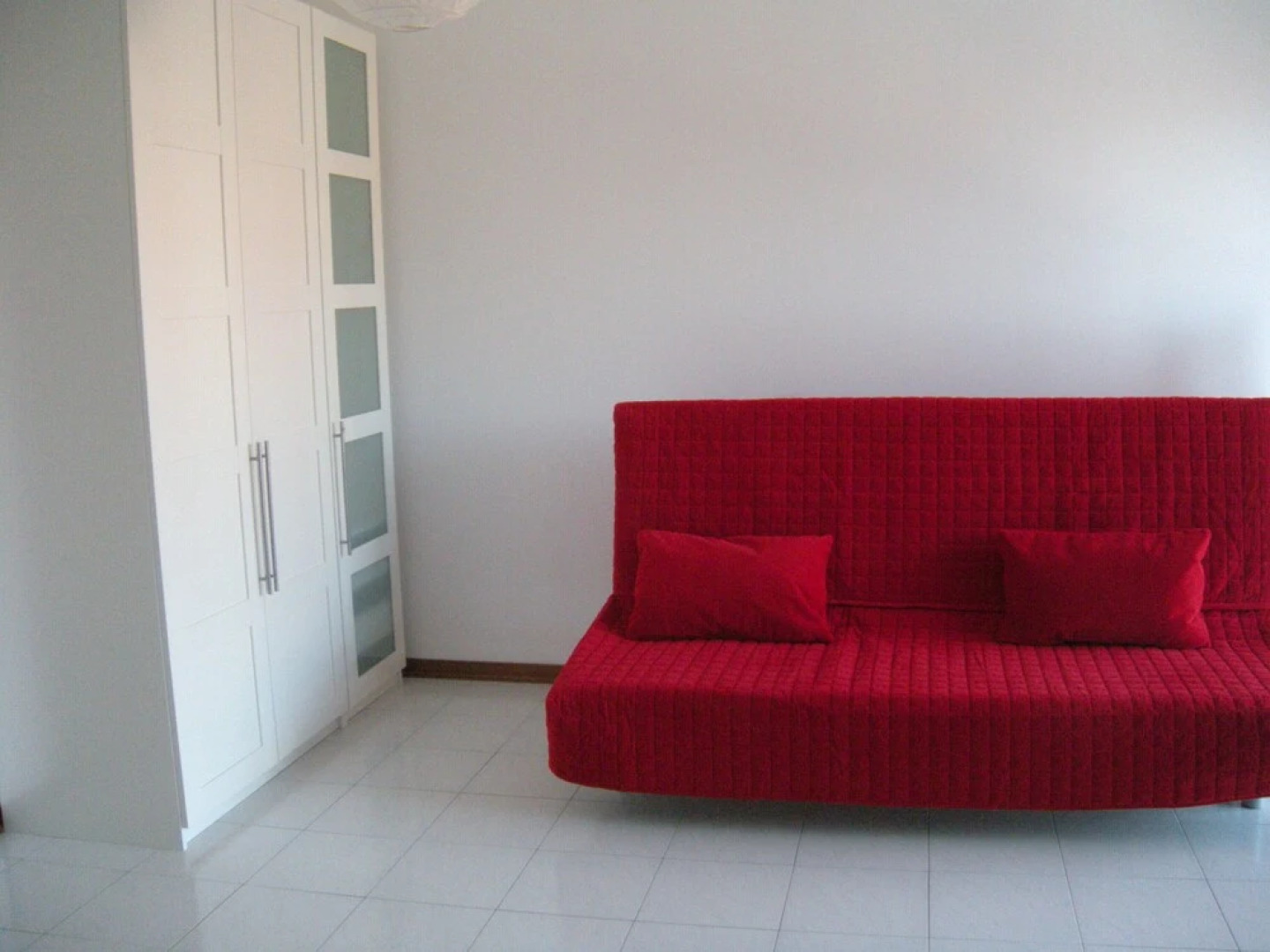 Spacious and Bright Studio With 2 Mm2 Stops