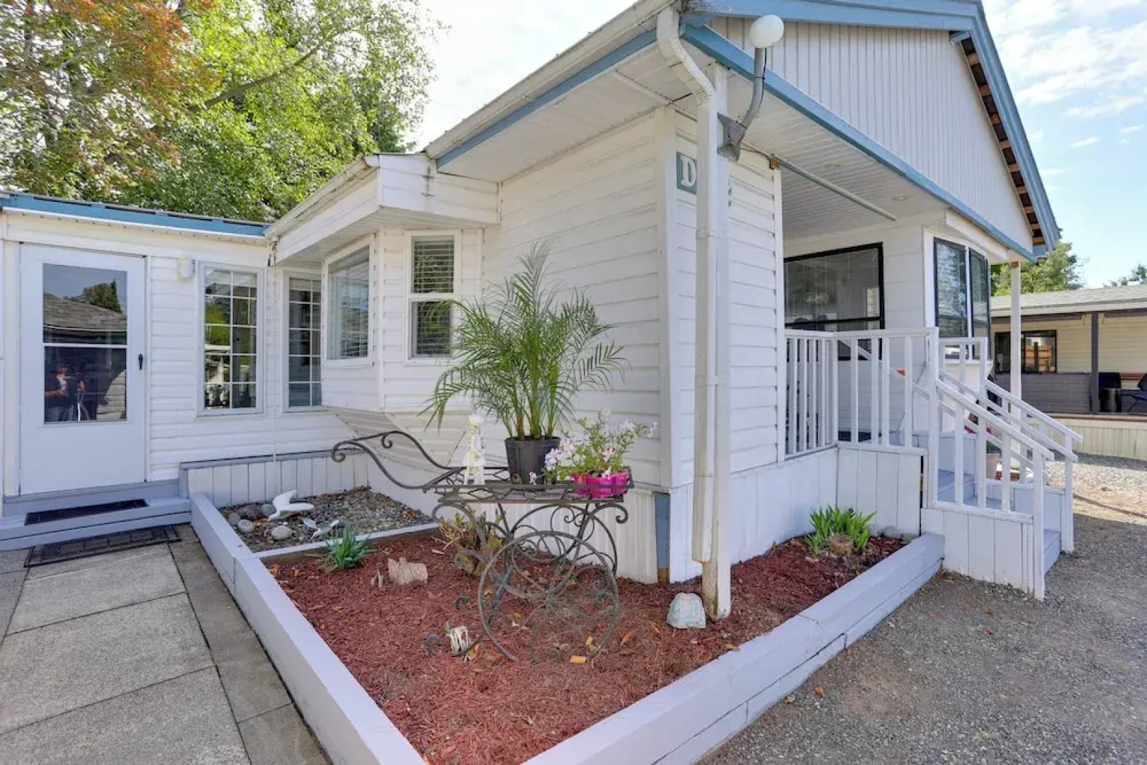 1 Mi to Birch Bay SP! Cozy Cabin w/ Pool Access