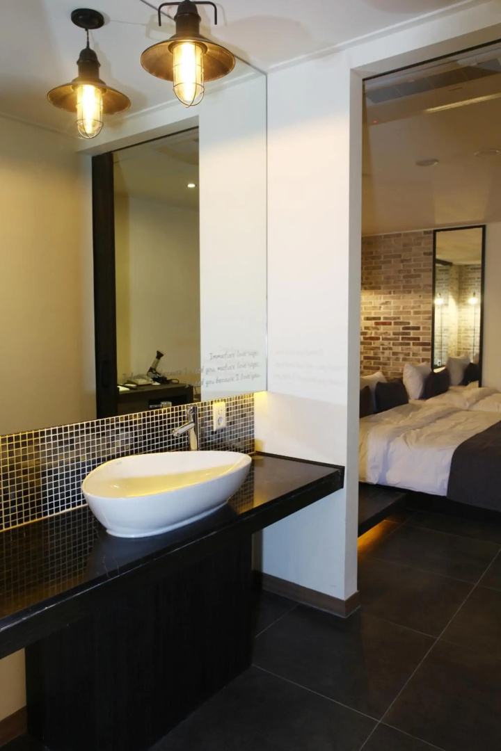 S& Hotel