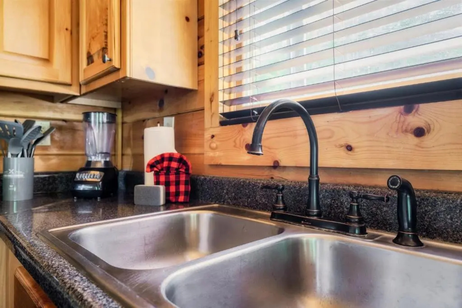 Bear Time Cabin - Scenic Mountain View, Firepit, Hot Tub, Theater, 4BR 3BA Sleeps 14