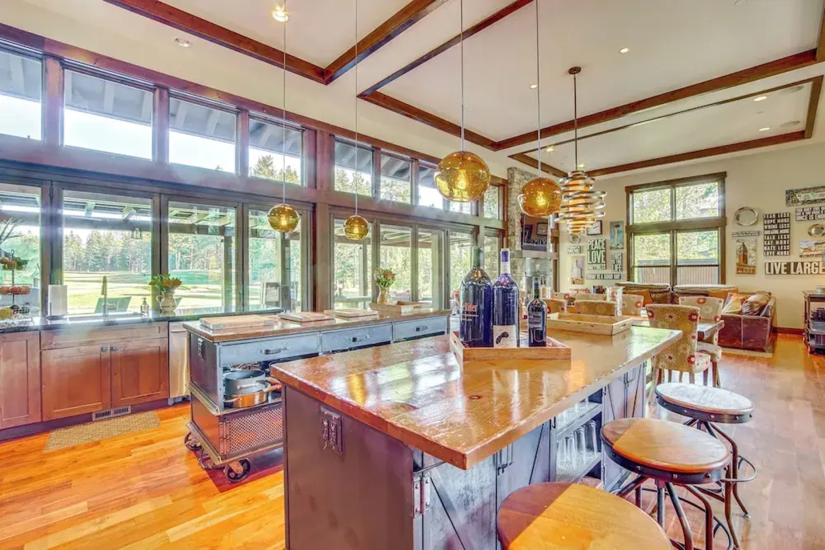 Golf Getaway w/ Hot Tub, Course Views in Cle Elum!