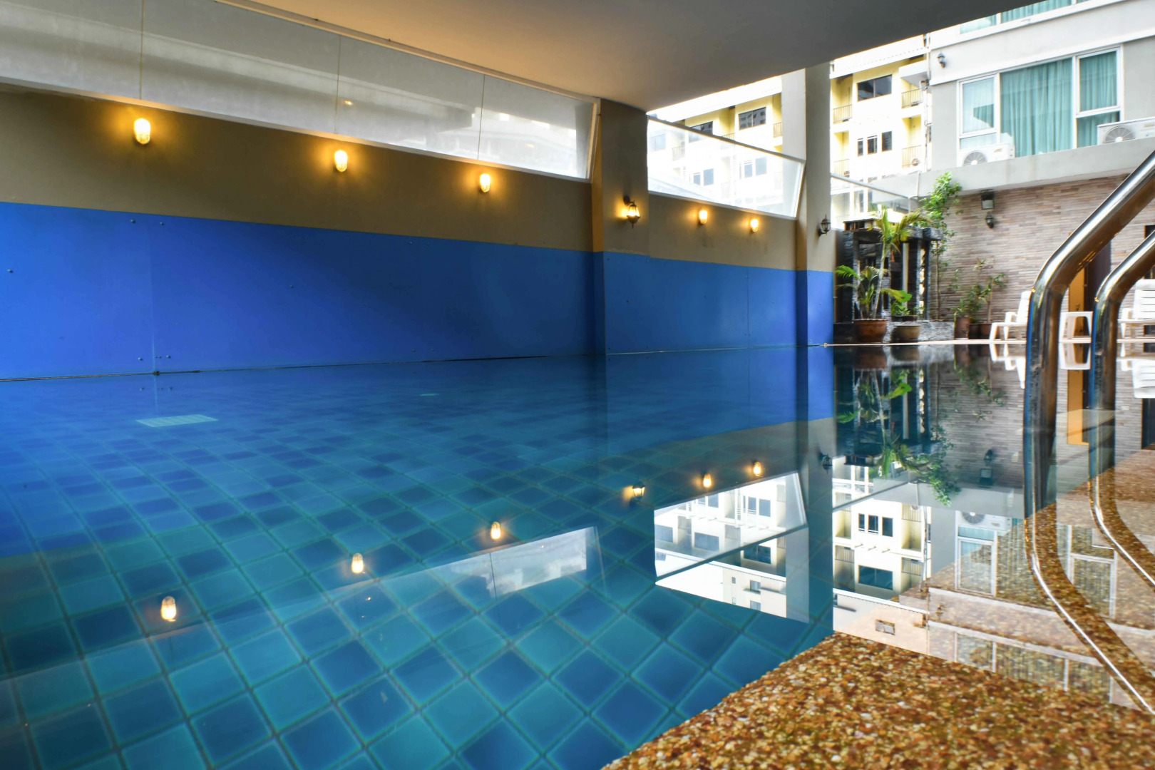 Boss Suites Nana Hotel