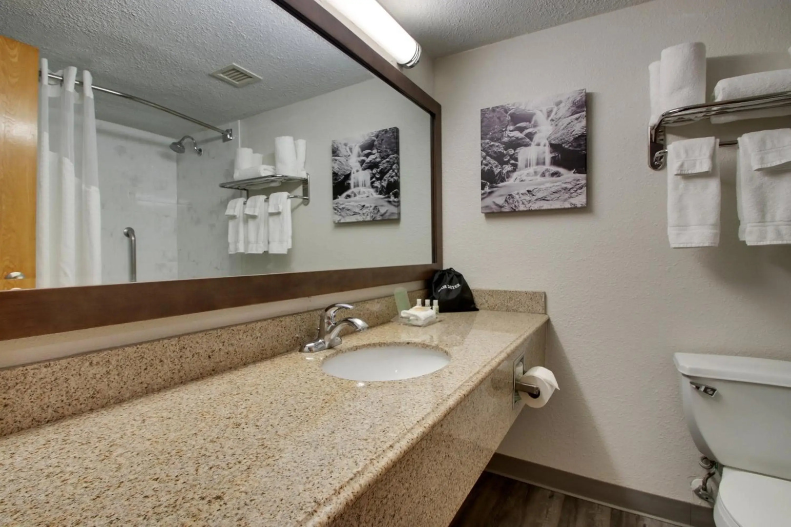 Clarion Pointe Hopkinsville near The Bruce Convention Center