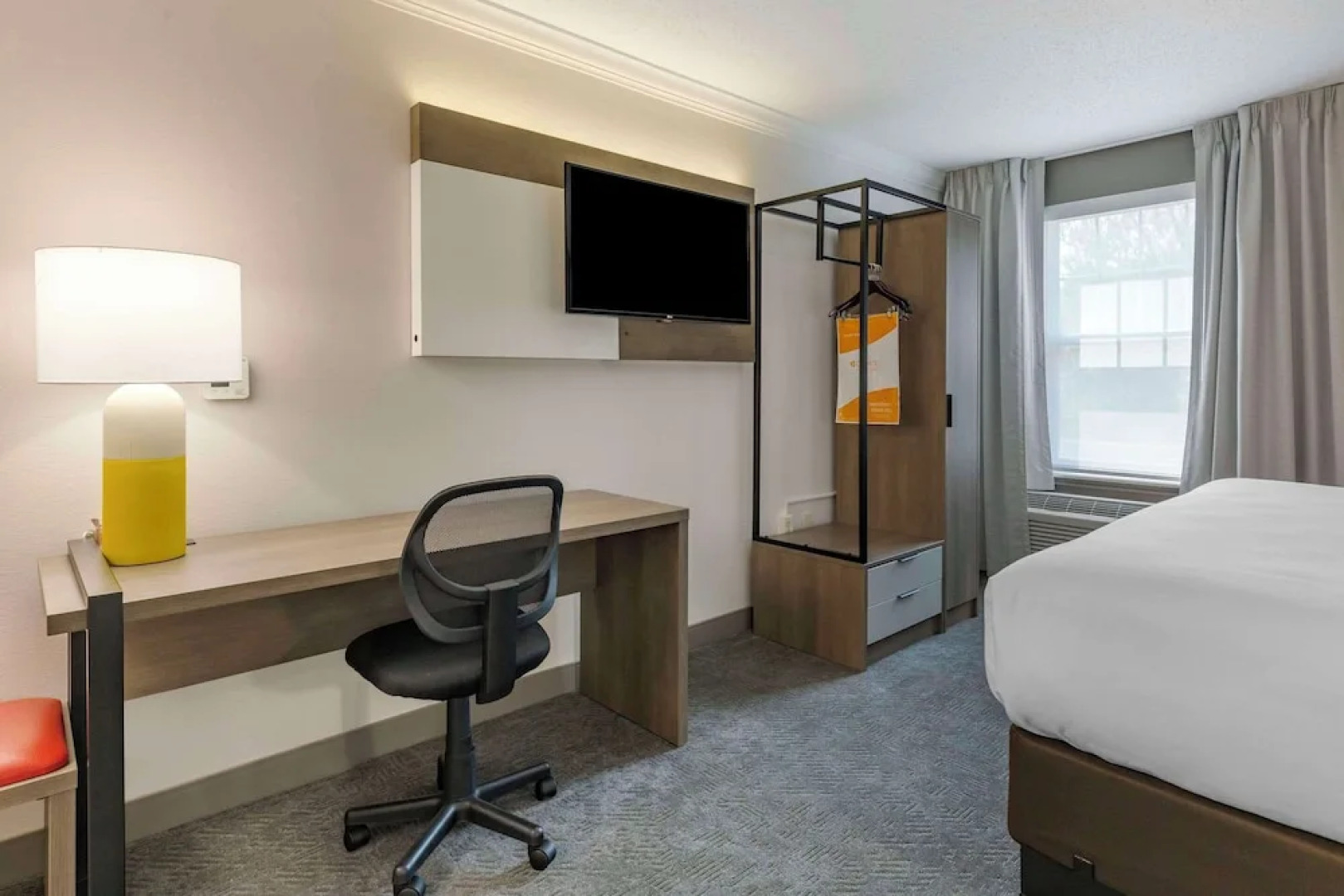 Holiday Inn Express Hotel & Suites Amherst-Hadley, MA