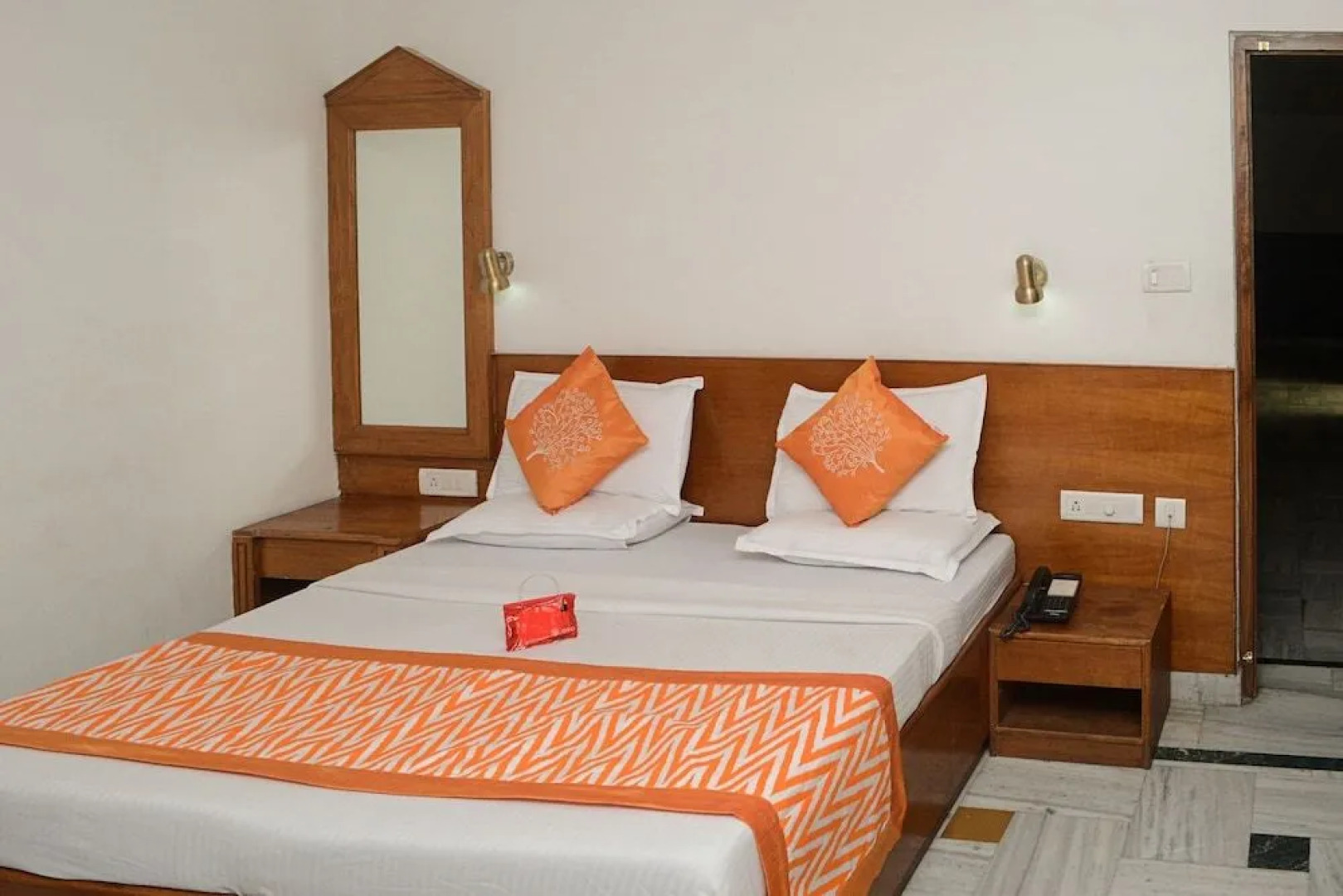 OYO 22122 Hotel Falcon Crest