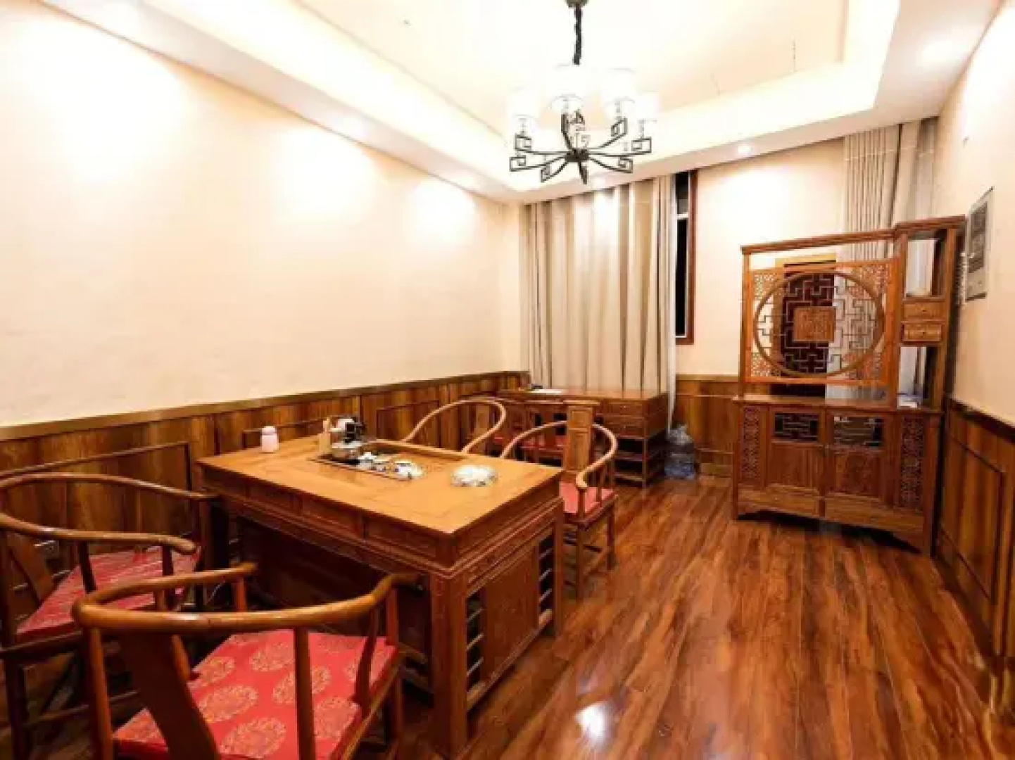 Xianfeng Jintian Holiday Inn