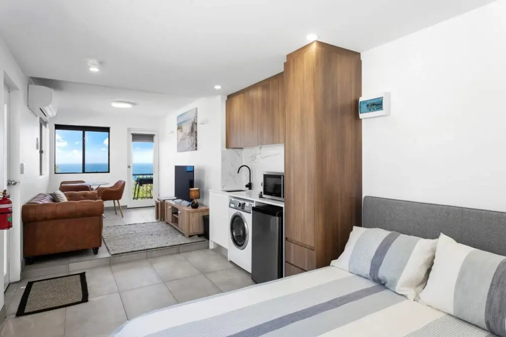 67 South Pacific Crescent - Studio Apartment