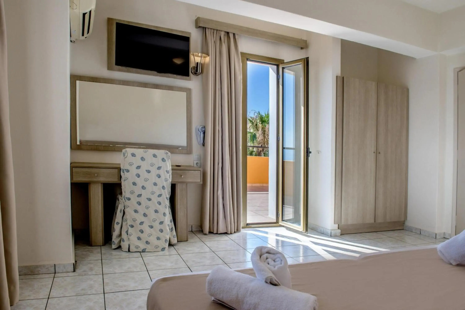 Elmi Suites Beach Hotel - All Inclusive