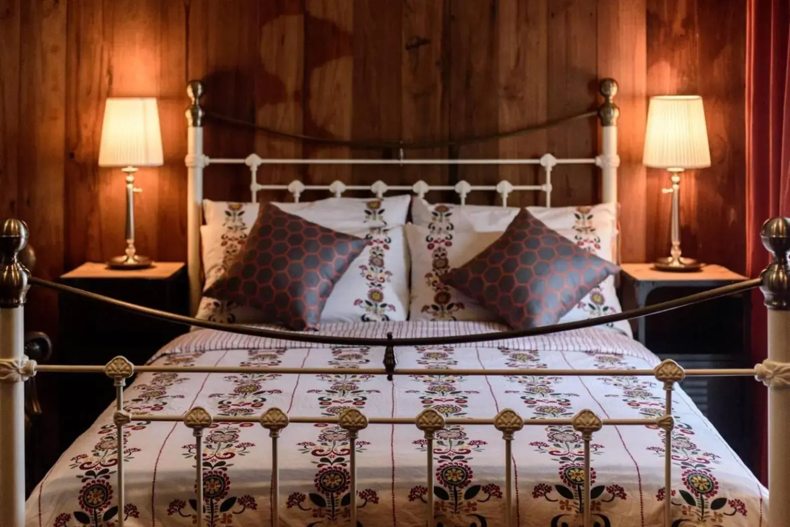 Rimrabeang Amphawa Cafe and Suite