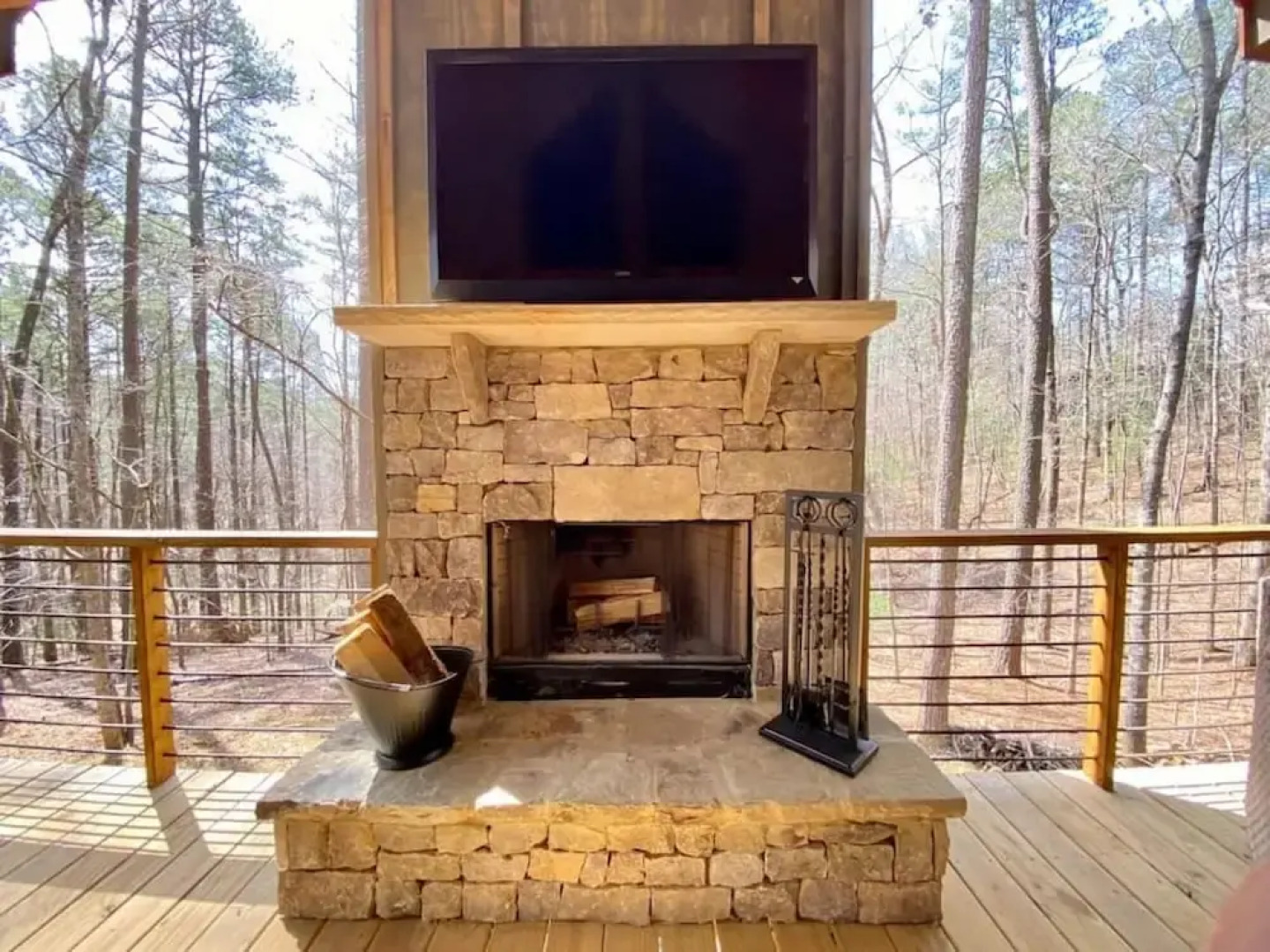 Bucks and Bunks - Brand new Cabin Come Relax or Watch TV Outside Fireplace