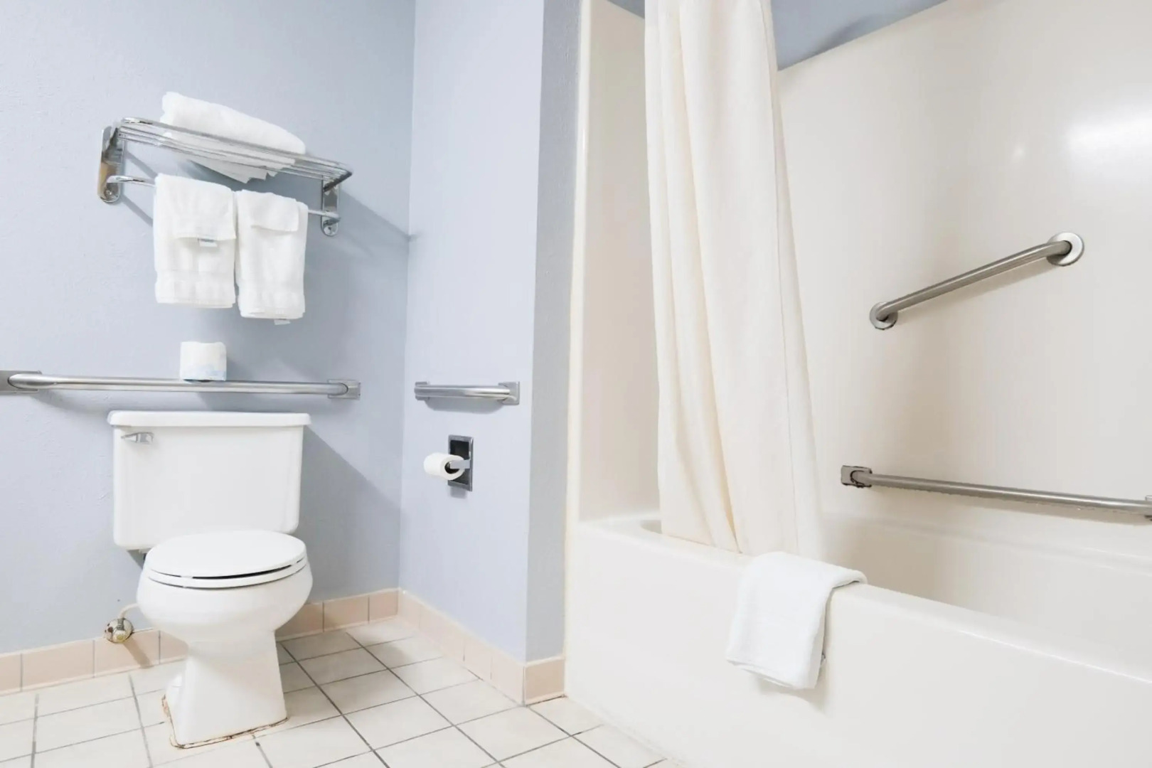 Baymont by Wyndham Flint Airport North