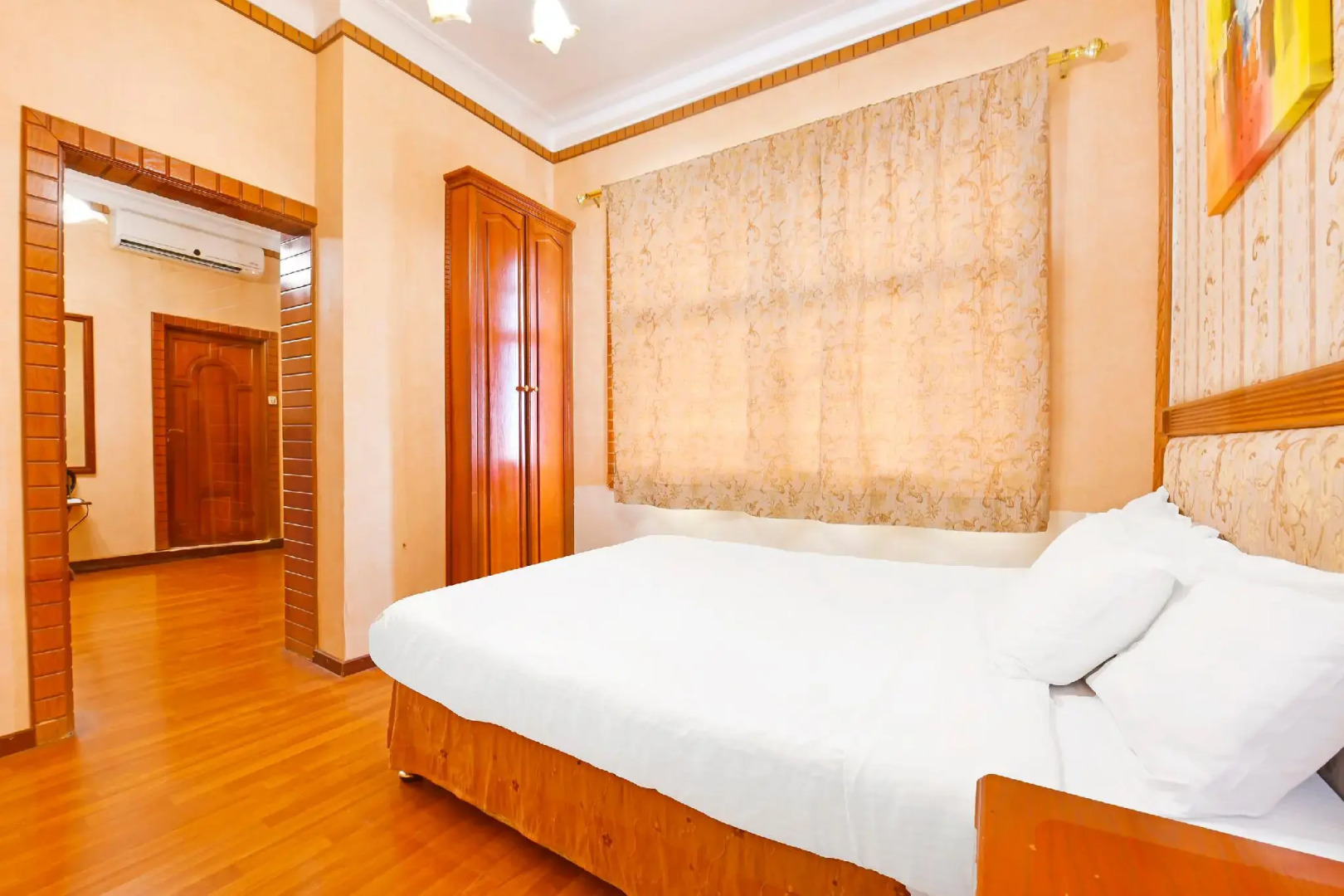 Capital O 125 Moon Plaza Hotel