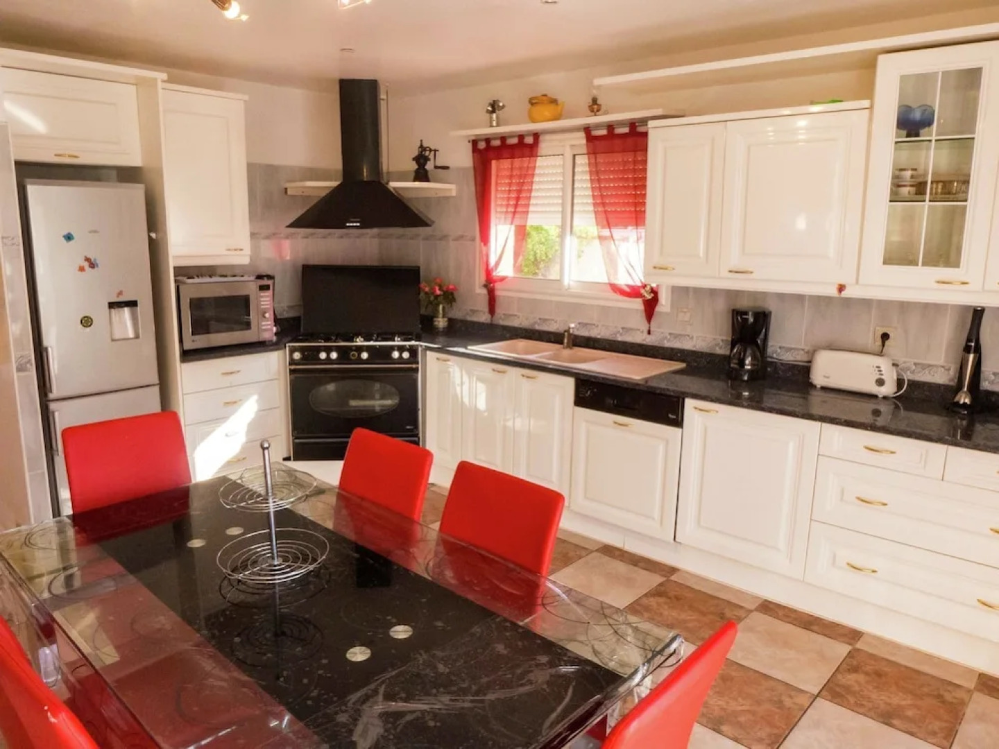 Exquisite Villa in Perpignan With Swimming Pool