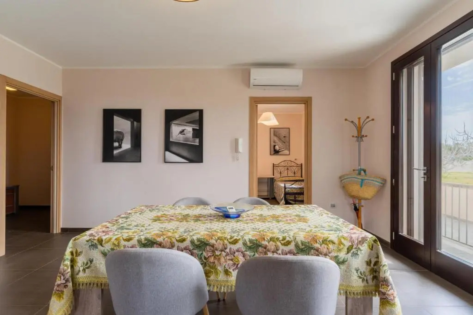 Intera villa con 2 bagni 4 camere da letto e box auto