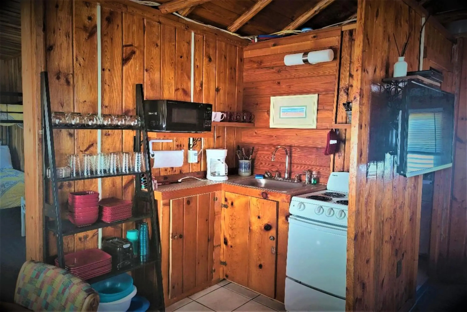Lake Huron - Super Cute Lake Front Cabin (Sleeps 5)