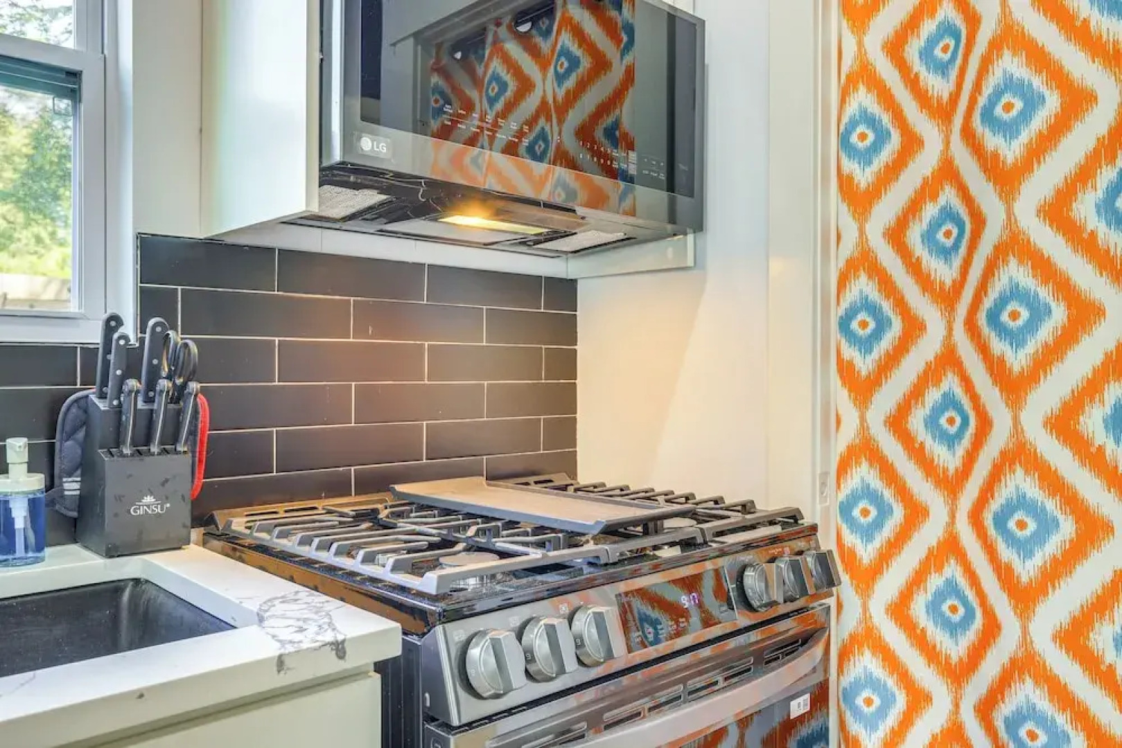 East Point Gem: 8 Mi to Dtwn Atlanta!