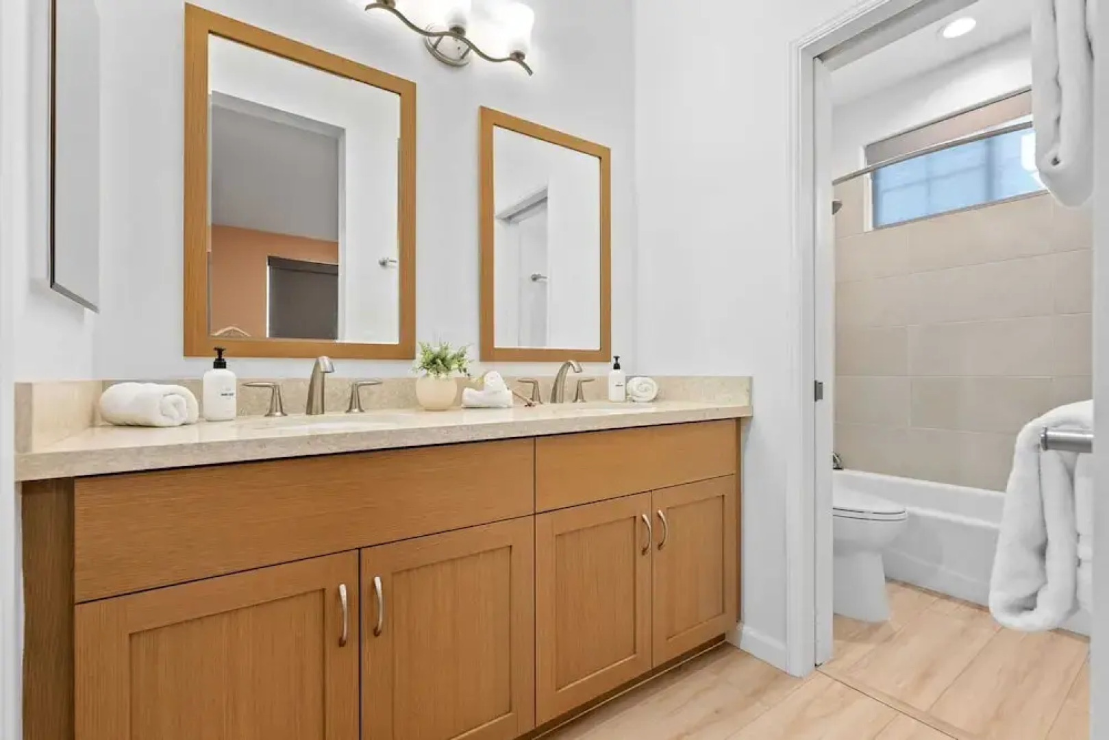 Ocean Views, Modern New Build, Yard 10min to Beach Ocean Escape by Avantstay