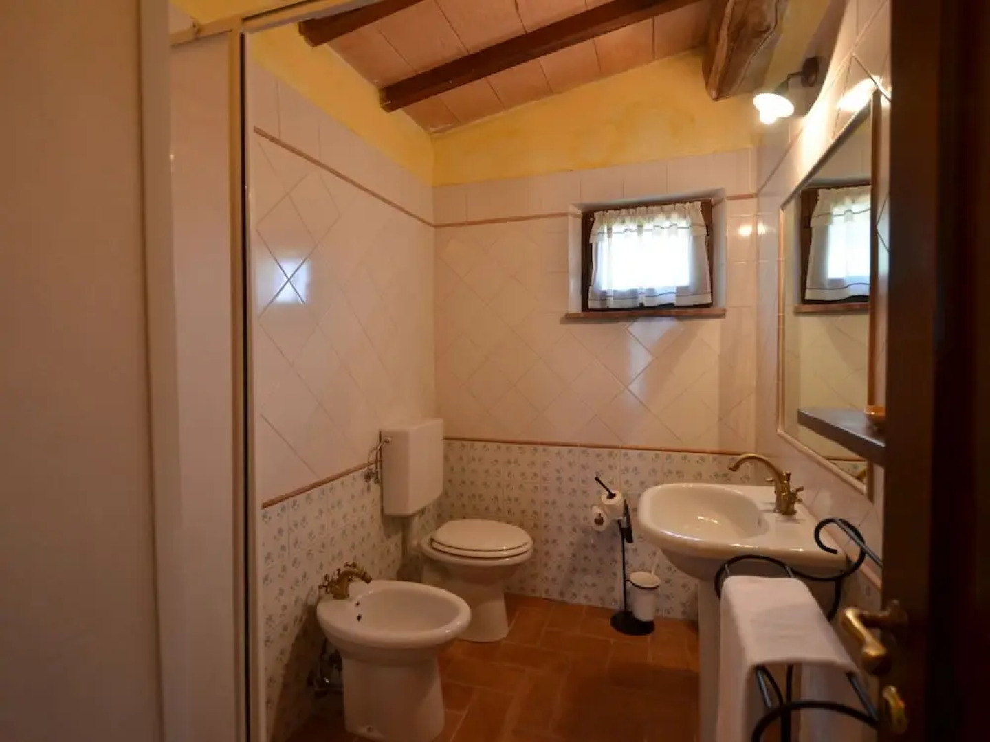 Attractive Apartment with Large Pool & Hot Tub