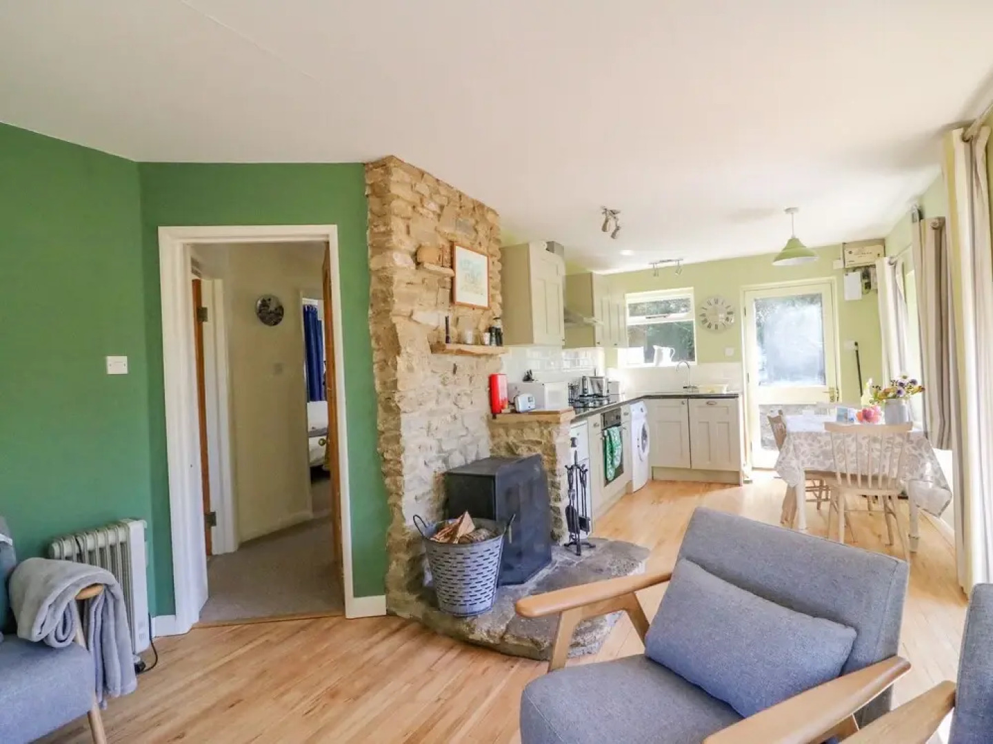 Fossil And The Cross Cottage, West Bexington