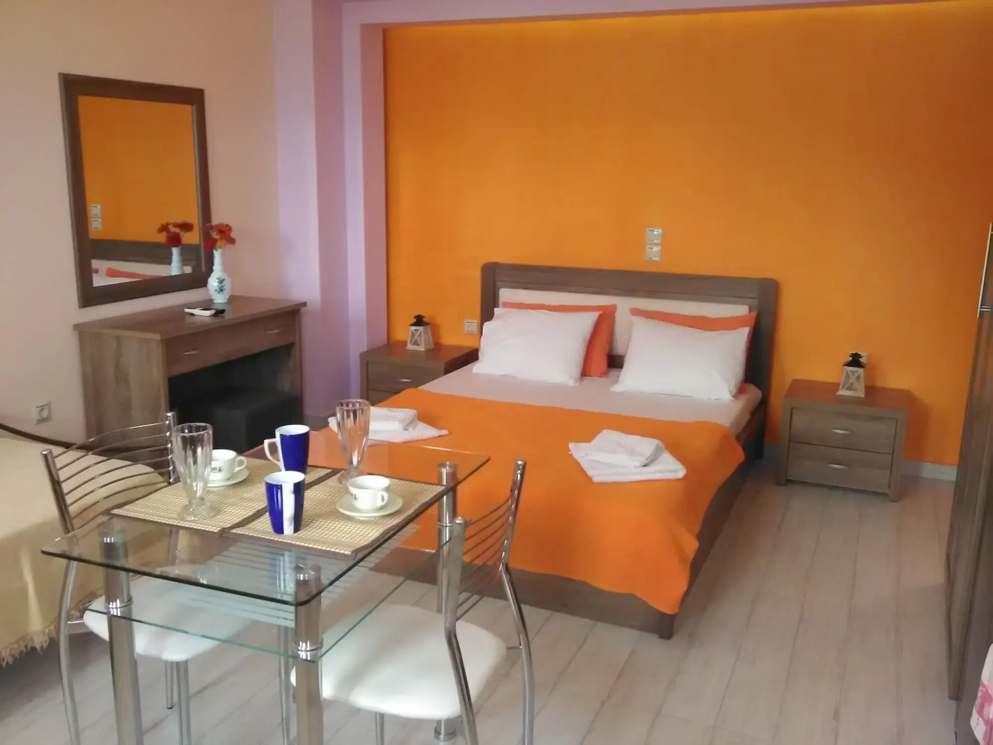 Mikros Gialos Apartments