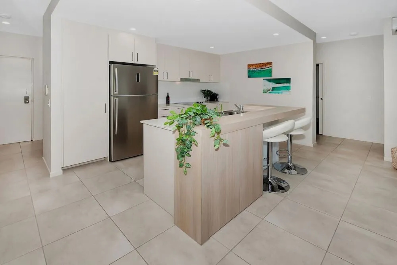 Apartment Near City On Lake 3