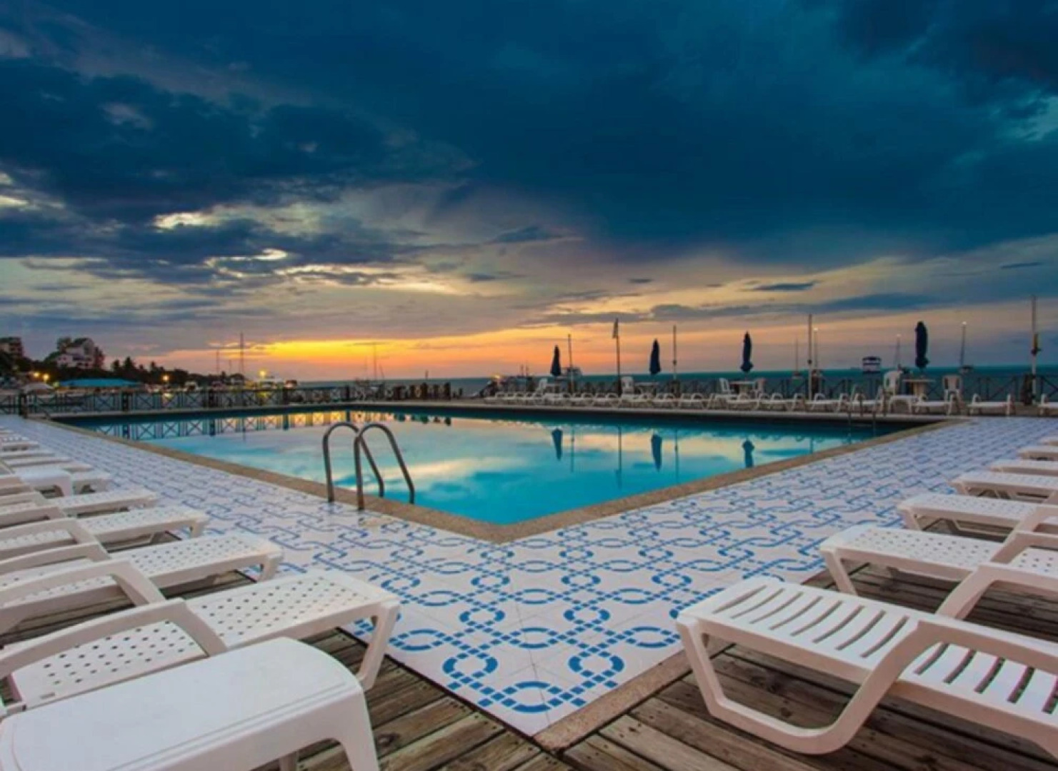 Apartamento con Vista al Mar en Sunrise