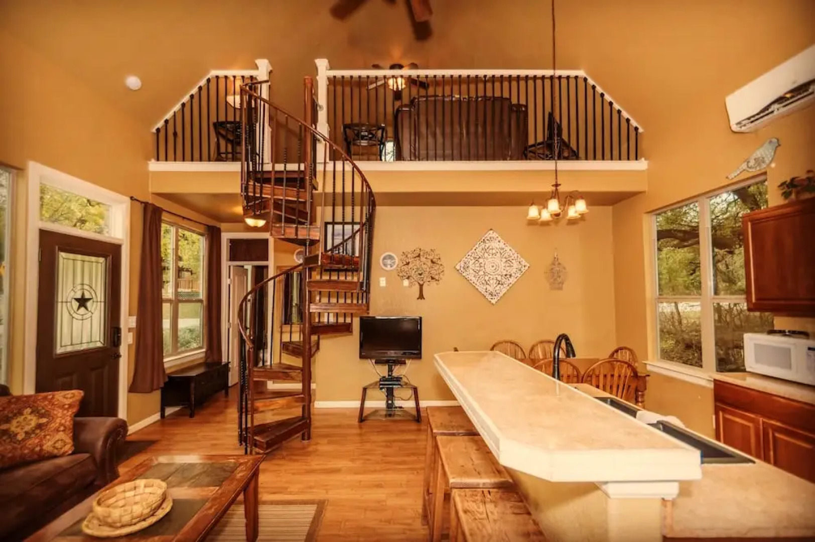 River Rd. Treehouses- Mockingbird Lodge